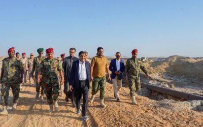 عضو مجلس القيادة الرئاسي البحسني يزور ميناء الضبة النفطي ويتتبع خط لأنبوب نفط غير قانوني
