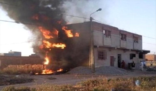 مالك منزل يشعل النيران في منزله وبداخله مستأجر وزوجته وأولاده
