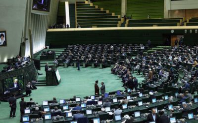 إيران.. بدء إجراءات برلمانية لإقالة وزير الاقتصاد