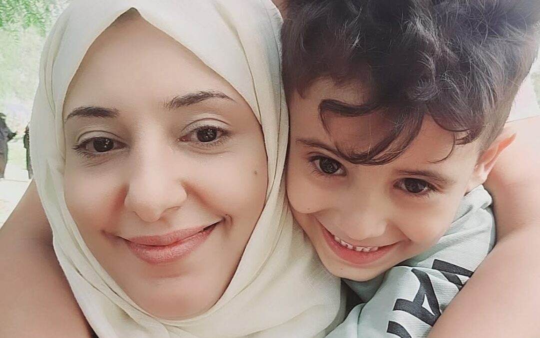 ميليشيا الحوثي تفرج عن الإعلامية سحر الخولاني بعد 5 أشهر من الاختطاف