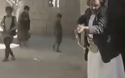 التعليم في زمن الحوثي.. مدير مدرسة يطلق الرصــ.ـاص على الطلاب