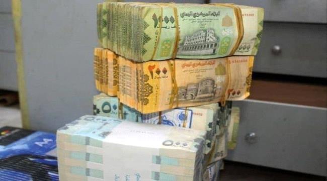 انهيار العملة.. شاهد حي على حجم مآسي الجنوبيين