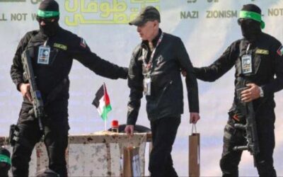 الجيش الإسرائيلي يتسلم الرهينة الأميركي من الصليب الأحمر