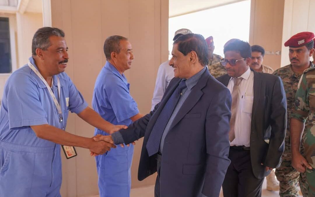 البحسني يزور شركة بترومسيلة ويطلع على عملية التشغيل المبدئي لوحدة تكرير زيت الوقود الثقيل بمواصفات عالية