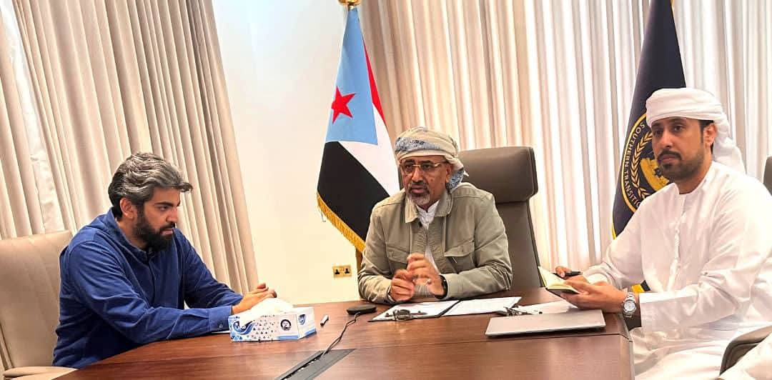 الرئيس الزُبيدي يترأس اجتماعًا موسعا للقيادات العسكرية والأمنية بمناسبة الذكرى العاشرة لتأسيس قوات الحزام الأمني