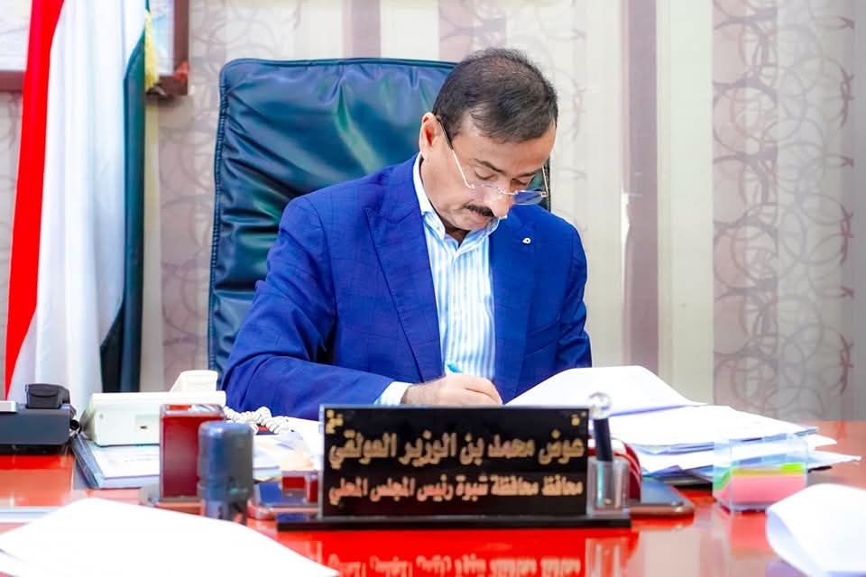 المحافظ بن الوزير يصادق على عقدي إنشاء مدرسة الفقيد البحري وتأهيل ملعب الخليفي
