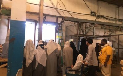 جمعية الطموح لرعاية وتاهيل المعاقات حركيا تنظم زيارة لمصنع المكلا لتعليب الأسماك لطالبات المدرسة