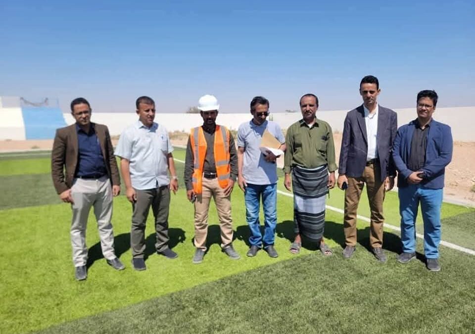 تسليم موقع مشروع تأهيل ملعب الفقيد الخليفي للجهة المنفذة.