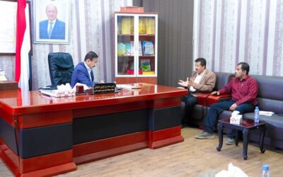 المحافظ بن الوزير يناقش متطلبات تنفيذ مشروع مياه الخيبة – بئر علي بتكلفة 500 ألف دولار.