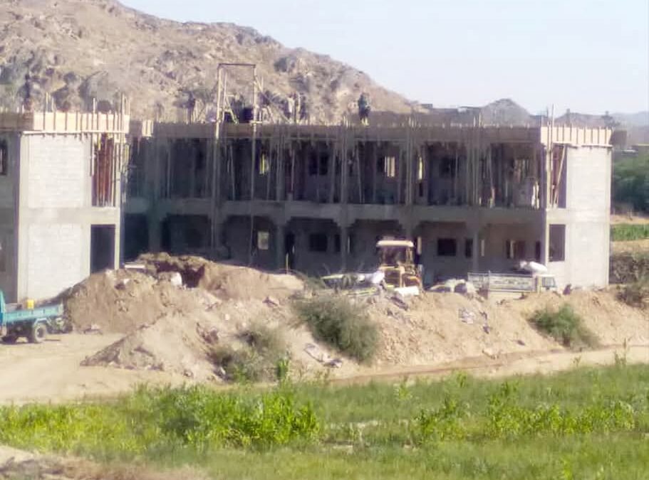 بنسبة إنجاز كبيرة.. تواصل الاعمال في مشروع إنشاء مدرسة النقوب بتمويل الأشقاء في الإمارات