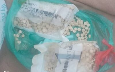 دورية أمنية بمديرية تريم تضبط مروجيين بحوزتهم أكثر من 1700 حبة مخدرة