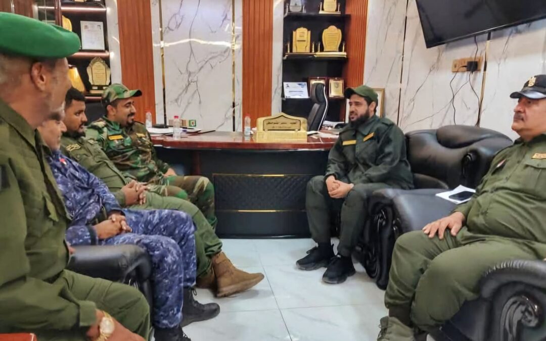 تعزيزًا للتنسيق الأمني المشترك… قائد حزام طوق عدن يلتقي مدير أمن لحج