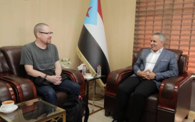 اليافعي يستقبل البروفسور برنت ادوارد من جامعة نورث وسيترن الأمريكية