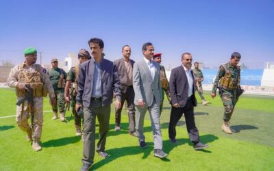المحافظ بن الوزير يتفقد سير العمل في مشروع تأهيل ملعب الفقيد ناصر الخليفي.