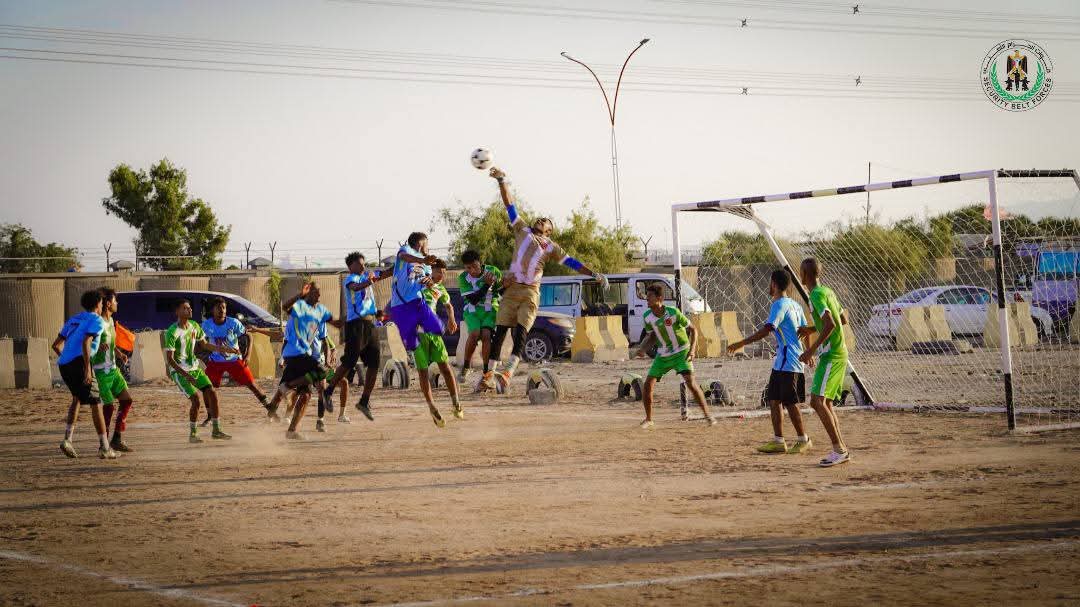 اللواء الرابع حزم يقسو على مكتب القائد العام برباعية في بطولة الحزام الرمضانية لكرة القدم