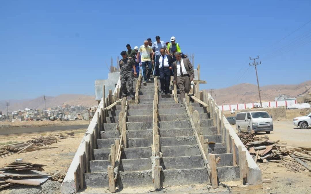 محافظ حضرموت يؤكد المُضي بعجلة التنمية ويُشيد بمستوى إنجاز المرحلة الثانية لمشروع خور المكلا