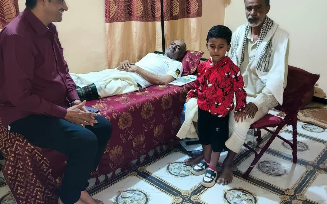 العولقي يطمئن على صحة الناشط الجنوبي نيراد العسيري