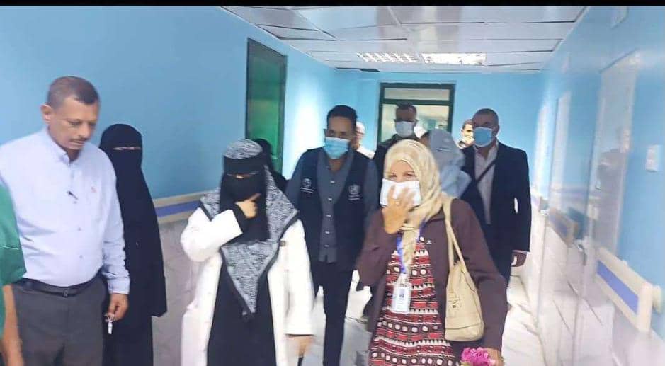 نائب مدير مستشفى الصداقة يستقبل اقتصادية الصحة بالبنك الدولي في عدن