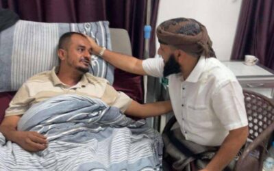 المقدم كمال الحالمي يطمئن على صحة الناشط نصر اللحجي