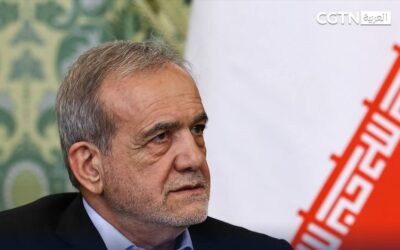 الرئيس الإيراني يقول إن بلاده لن ترضخ للعقوبات الغربية