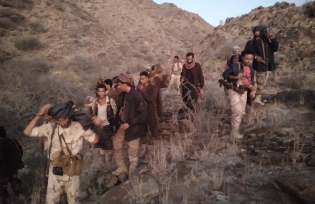 ألوية الدعم والإسناد تنفذ عملية انتشار واسعة لملاحقة العناصر الإرهابية في أبين