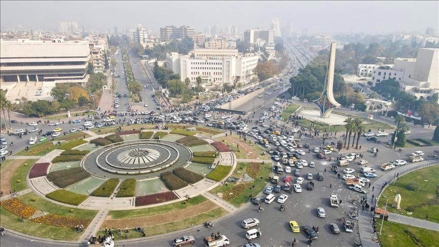الاتحاد الأوروبي يتجه لرفع العقوبات جزئيا عن سوريا تشمل قطاعات البنوك والطاقة والنقل، وفق مسؤول أوروبي