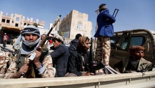 التصنيف الإرهابي يضيق الخناق على الحوثيين.. قيادات في مرمى العزل والعقوبات