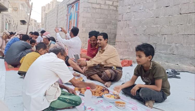 أبناء باتيس بمديرية خنفر  ينظمون مأدبة إفطار جماعية