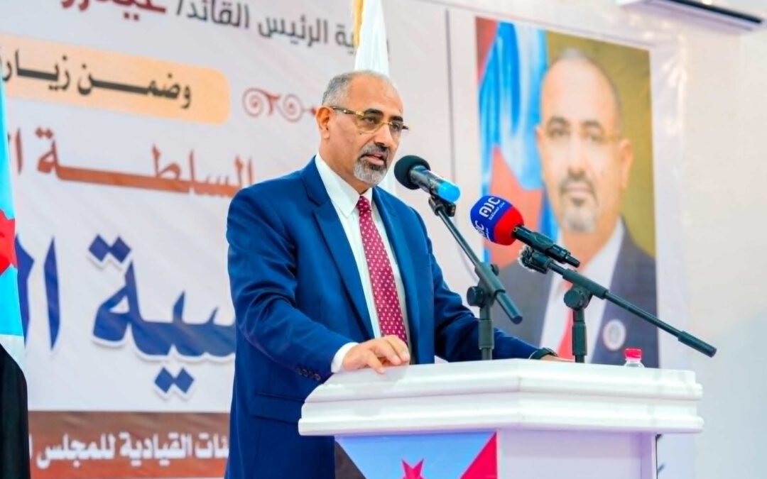 الرئيس الزُبيدي يشهد الأمسية الرمضانية الحاشدة التي أقامتها قيادة المهرة على شرف زيارته للمحافظة