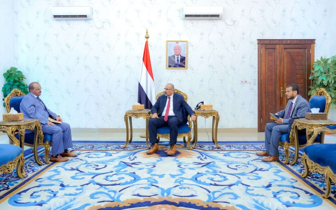 الرئيس الزُبيدي يطّلع على الأوضاع بمحافظة البيضاء ويؤكد دعمه لتعزيز مقاومة أبنائها