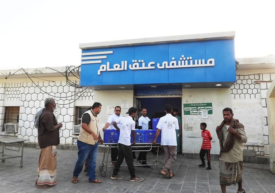 بدعم إماراتي.. “الهلال الأحمر” يدشن مشروع إفطار صائم في شبوة.