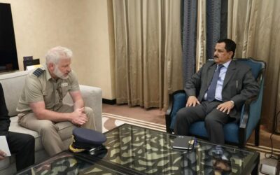 وزير الدفاع يناقش المستجدات العسكرية مع الملحق العسكري البريطاني