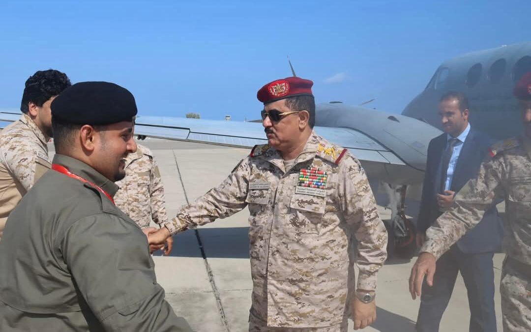وزير الدفاع يعود الى عدن بعد جولة خارجية مثمرة