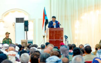 الرئيس الزُبيدي يعقد لقاءً موسعا بالقيادات المحلية والعسكرية والأمنية والشخصيات الاجتماعية بمحافظة أبين