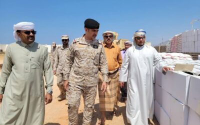 بدعم من القوات المشتركة.. محافظ سقطرى وقيادة قوة 808 للدعم والإسناد يدشنون توزيع السلال الغذائية والتمور للأسر الأكثر احتياجًا