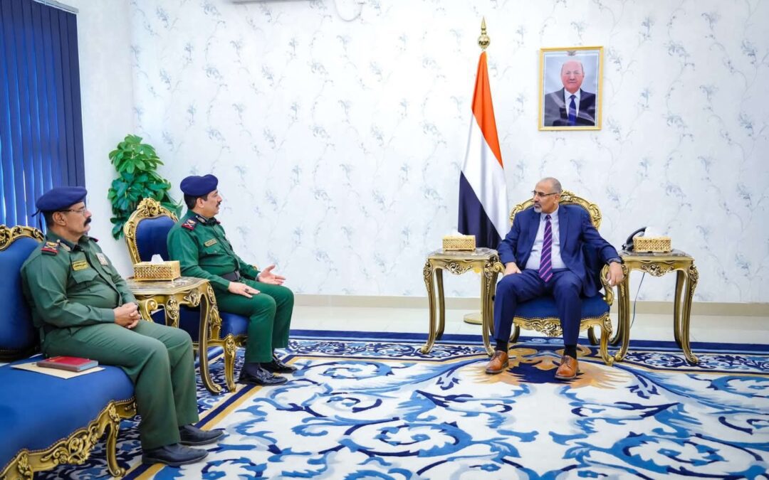 الرئيس الزُبيدي يشدد على سرعة تنفيذ مصفوفة قرار تصنيف مليشيا الحوثي كمنظمة إرهابية