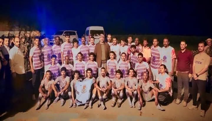 الرئيس الزُبيدي يلتقي ببعثة فريق دفاع شبوة الرياضي ويشيد بالنتائج المحققة