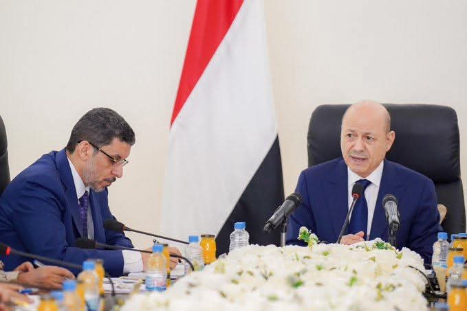 وزراء مستهدفون بالتغيير في مقترح لرئيس الوزراء يلتقون العليمي ويطالبون بتغيير بن مبارك