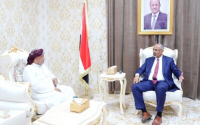 الرئيس الزُبيدي يشيد بجهود السلطان بن عفرار في تعزيز التلاحم المجتمعي في المهرة وسقطرى