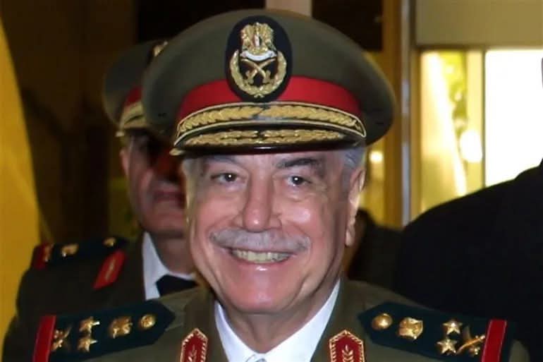 مصطفى طلاس.. وزير الدفاع المرعب الذي أهدى سوريا لبشار الأسد