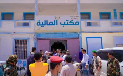 المحافظ بن الوزير يتفقد مكتب المالية في إطار جولته التفقدية لعدد من المرافق الخدمية