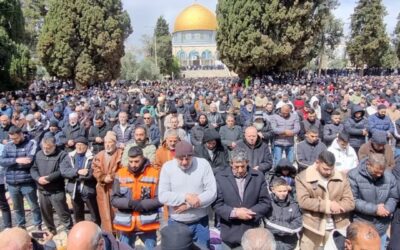 80 ألف مصلٍّ يؤدون الجمعة الثالثة من شهر رمضان في رحاب المسجد الأقصى