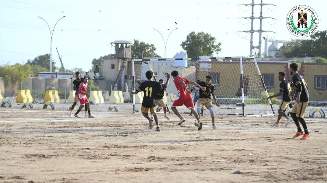 الشرطة العسكرية “حماية منشآت عسكرية” تتغلب على أمن لحج وتتأهل إلى نهائي بطولة الحزام الأمني الرمضانية