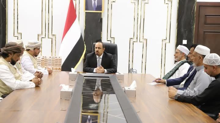 محافظ حضرموت يشيد باستدامة المعونة العُمانية الإنسانية السنوية لملامسة الأسر المعوزة مع خواتم الشهر الفضيل