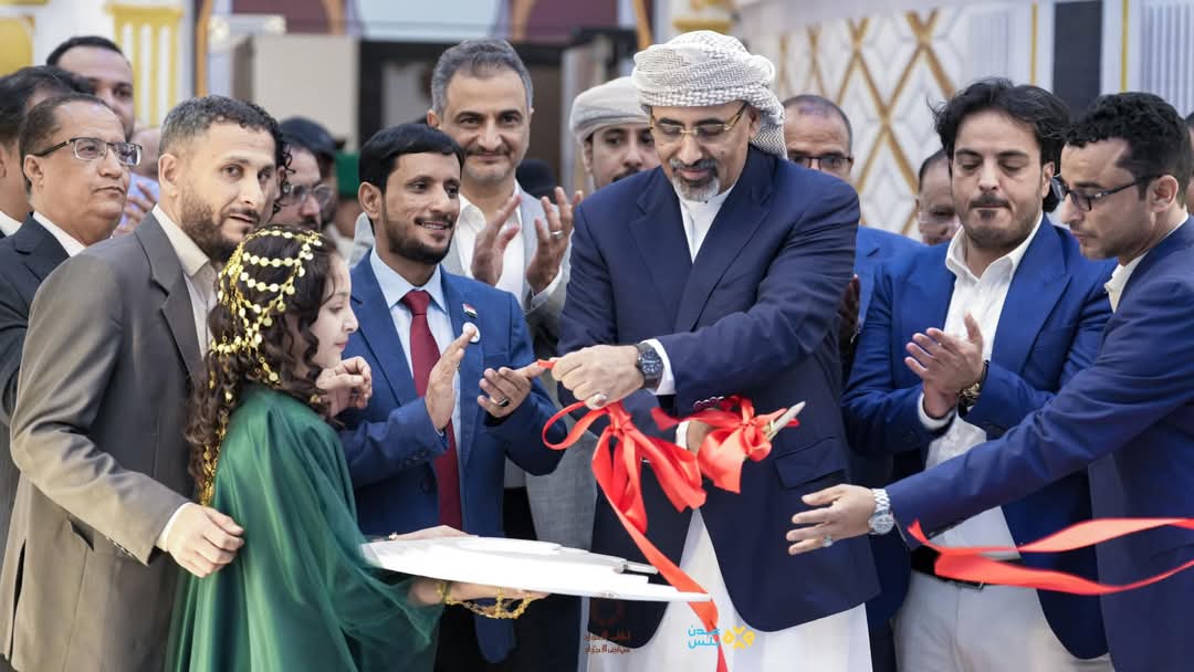 بدعم ورعاية الرئيس الزبيدي .. العاصمة عدن تشهد افتتاح معرض الصور لقيادات وشهداء الإمارات الشقيقة بريشة الرسام نصر الجبري