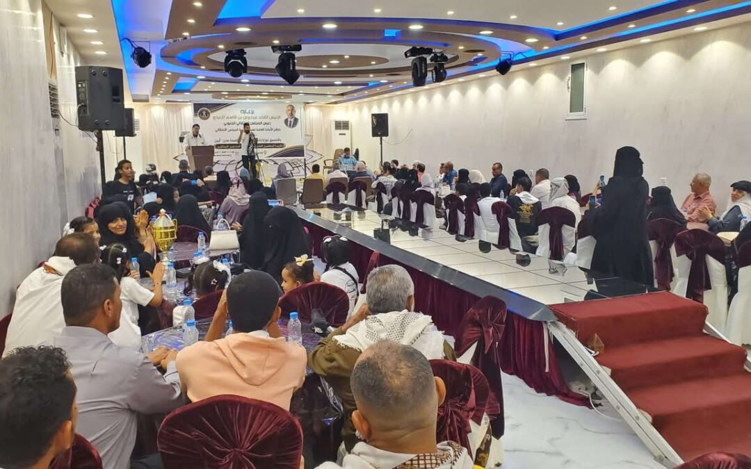 الأمانة العامة تُكرّم المعلمين والطلاب المتميزين في عدد من مدارس عدن وأبين
