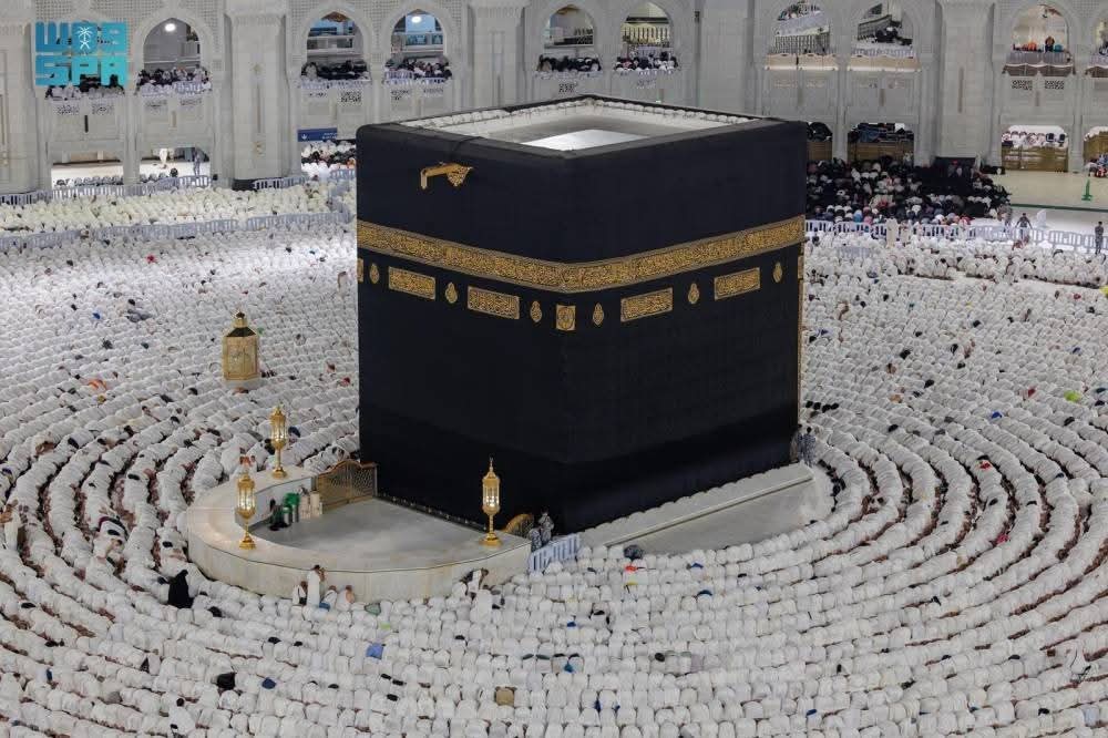 حين تُضاء العقول قبل الطرقات