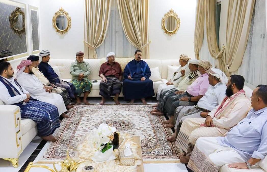رئيس الجمعية الوطنية يلتقي شيخ مشايخ يافع ساحل حضرموت الشيخ سالم حسن السعدي والوفد المرافق له بالمكلا