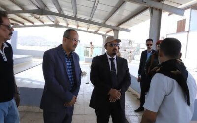المحافظ بن ماضي يتفقد جهود التطوير بمركز الإنزال السمكي بمنطقة “حصيحصة”