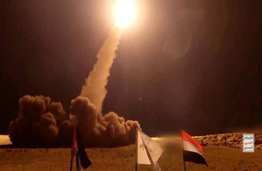 غارات إسرائيلية تستهدف الميناء الأبيض في محافظة اللاذقية السورية.